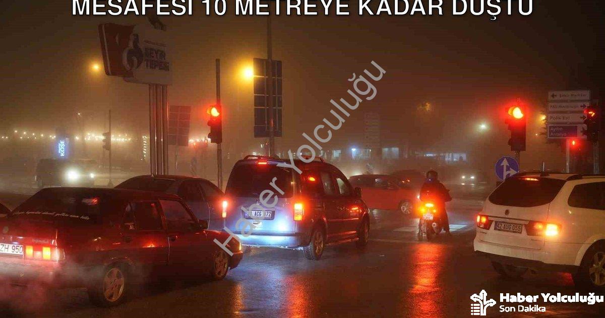 "Denizli'de Yoğun Sis Alarmı: Görüş Mesafesi 10 Metreye Kadar Düştü" başlıklı haber için fotorealist