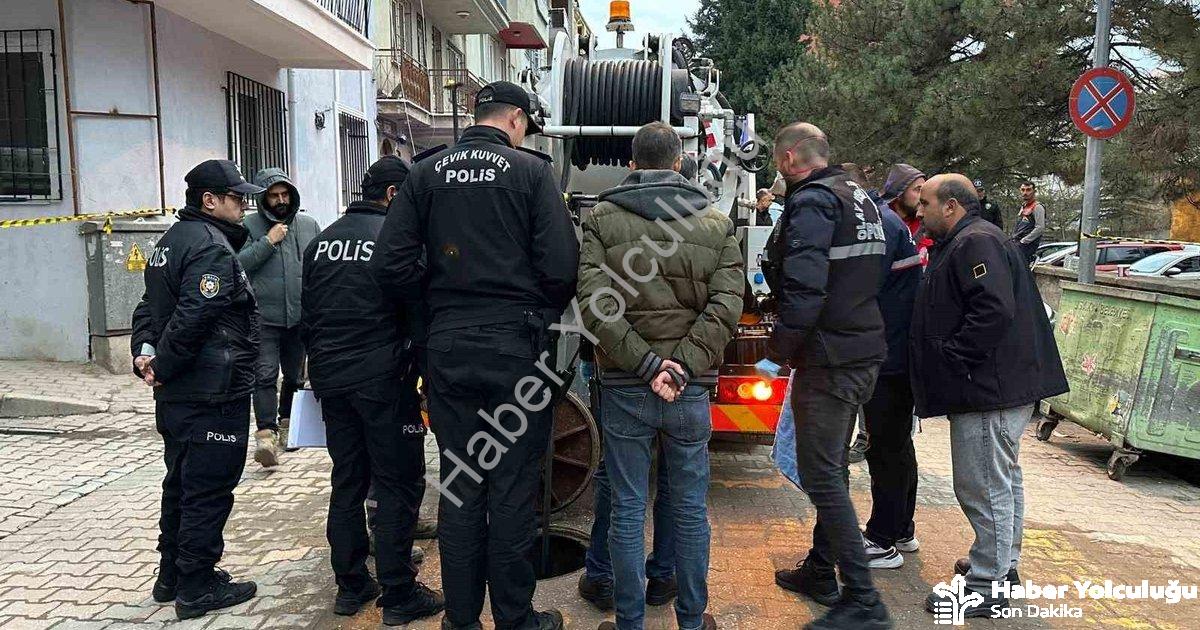"Uşak'ta Kanalizasyon Temizliğinde Kan Donduran Olay: Cenin Bulundu" başlıklı haber için fotorealist
