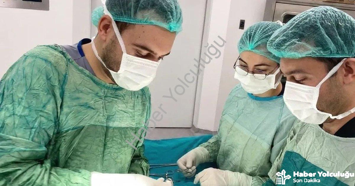 "Şuhut Devlet Hastanesi'nde Başarılı Operasyon: Yama ile Fıtık Onarımı" başlıklı haber için fotoreal